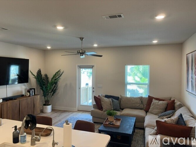 7 Redbird Loop 3 Beds Condo for Rent - Photo gallery 2
