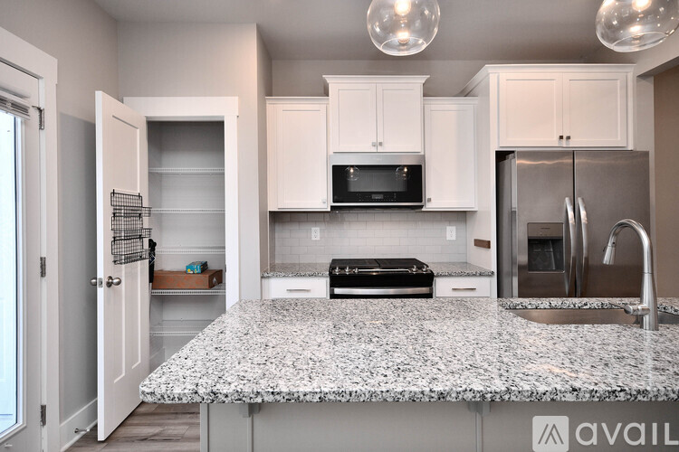 26 Starlake Rd 3 Beds Townhouse for Rent - Photo gallery 4