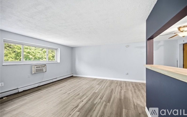 101 South Rocky River Drive 2 Beds Single Family Home for Rent - Photo gallery 3