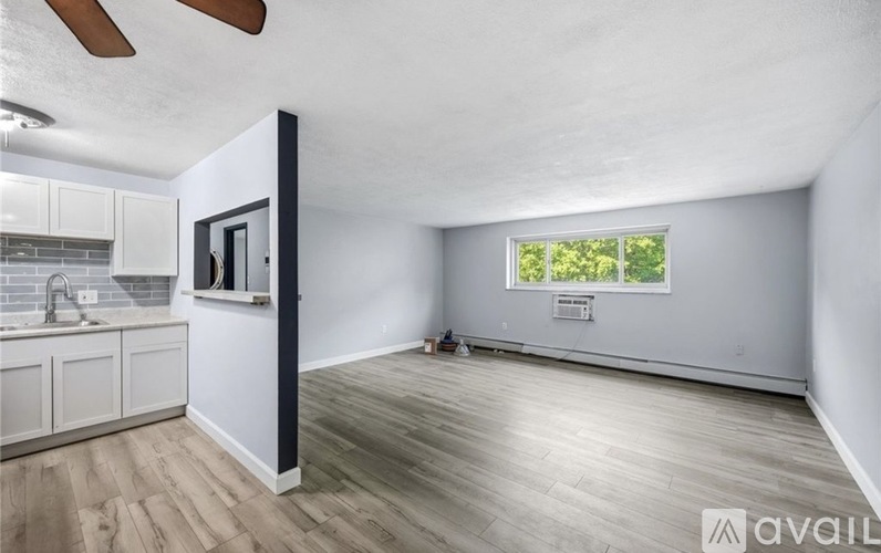 101 South Rocky River Drive 2 Beds Single Family Home for Rent - Photo gallery 4