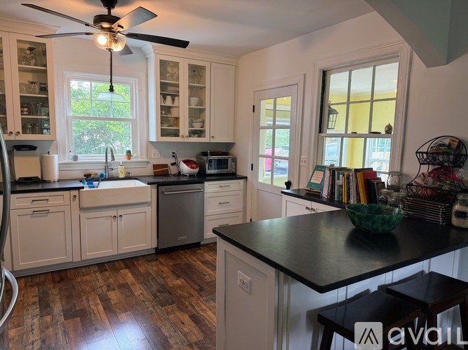472 Page Street 3 Beds Single Family Home for Rent - Photo gallery 4