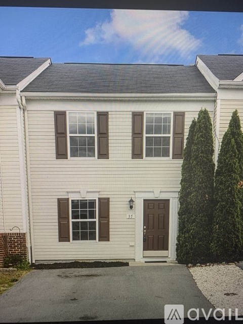 35 Fastview Dr 3 Beds Apartment for Rent