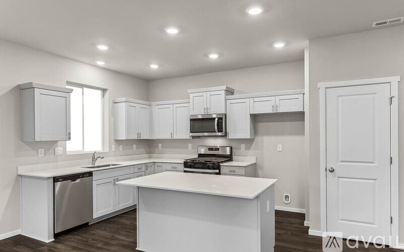 1441 SW Fielder Pl 4 Beds Single Family Home for Rent - Photo gallery 3
