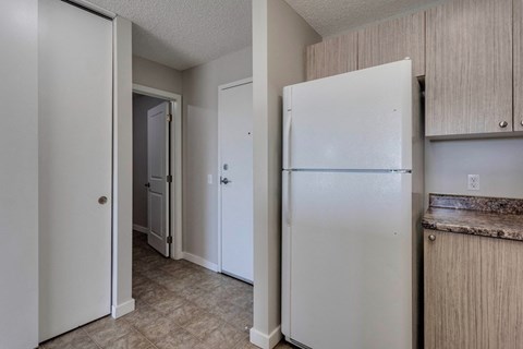 6424 132 AVE NW Studio Apartment for Rent
