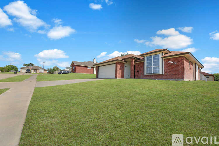 2502 Eastwood Dr 3 Beds Single Family Home for Rent - Photo gallery 3