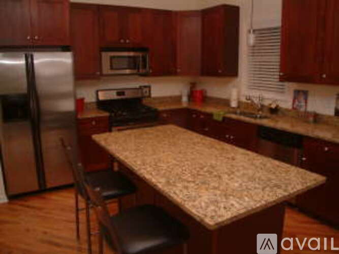 1528 W Greenleaf Ave 2 Beds Apartment for Rent - Photo gallery 1