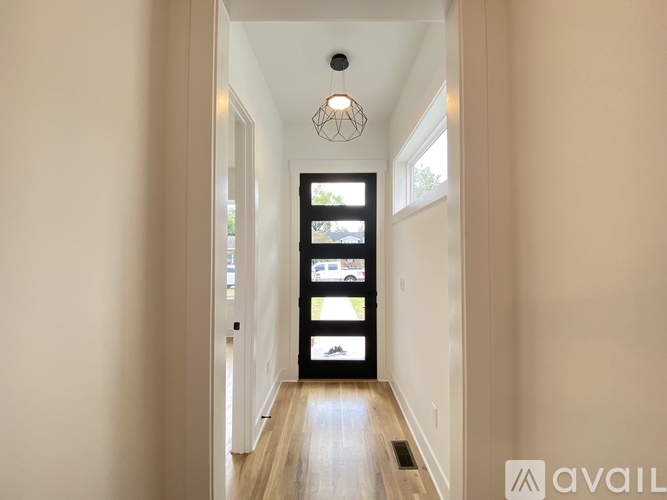 902 B Knox Avenue 4 Beds Single Family Home for Rent - Photo gallery 5