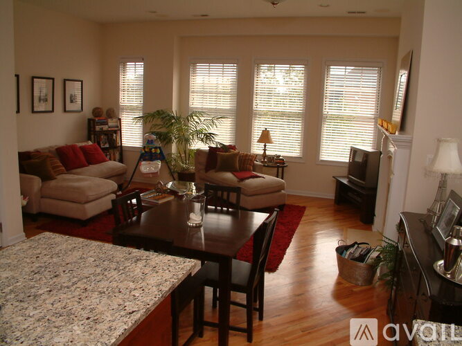 1522 W Greenleaf Ave 2 Beds Apartment for Rent - Photo gallery 4