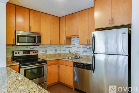 1660 North Prospect Avenue 2 Beds Apartment for Rent