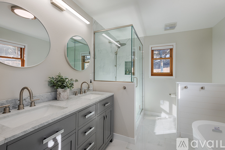 711 Terrace Drive 4 Beds Single Family Home for Rent - Photo gallery 5