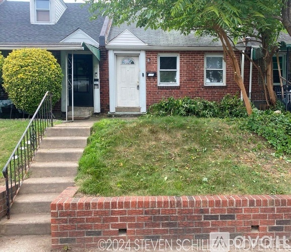 560 South 69th Street 3 Beds Townhouse for Rent - Photo gallery 1
