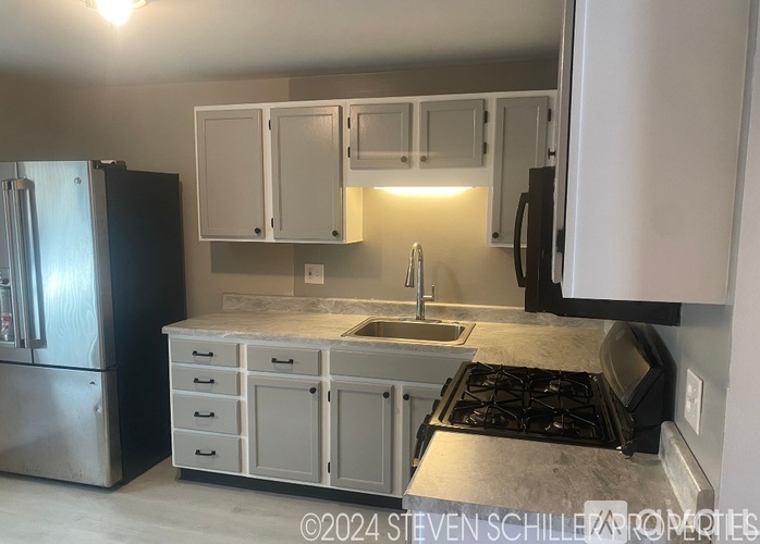 560 South 69th Street 3 Beds Townhouse for Rent - Photo gallery 4
