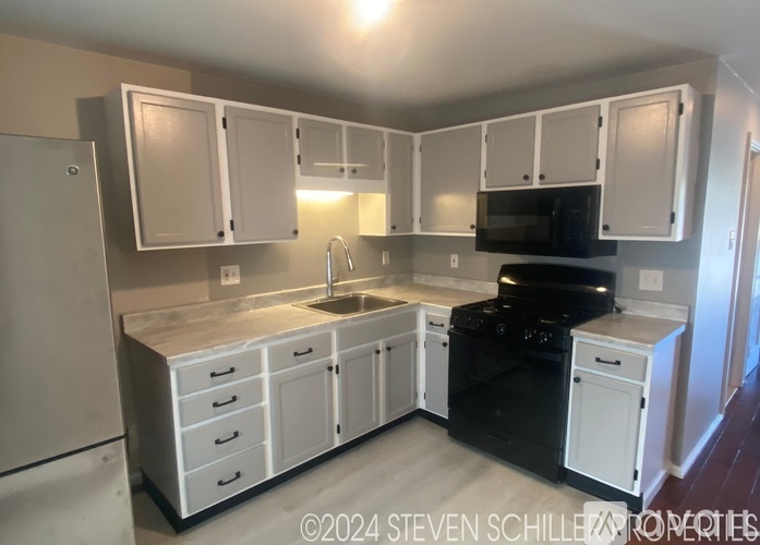 560 South 69th Street 3 Beds Townhouse for Rent - Photo gallery 5