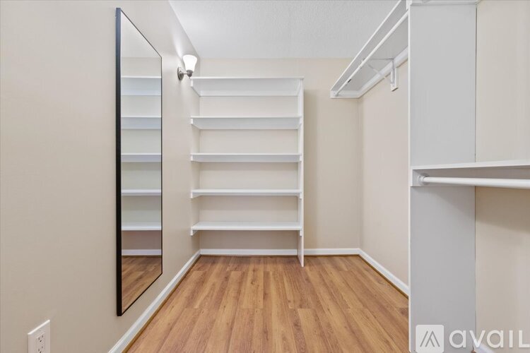 309 Yoakum Parkway 2 Beds Condo for Rent - Photo gallery 3
