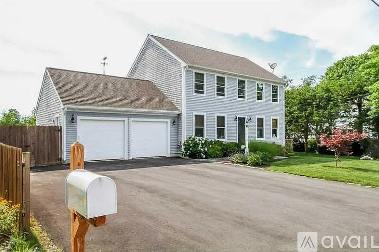 76 King Phillip Street 3 Beds Single Family Home for Rent - Photo gallery 2