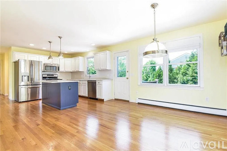 76 King Phillip Street 3 Beds Single Family Home for Rent - Photo gallery 5