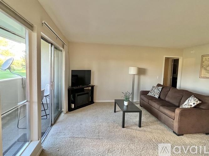 2879 Geary Place 1 Condo for Rent - Photo gallery 5
