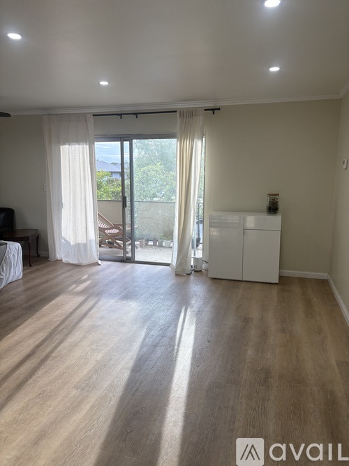 3050 Los Prados St 1 Condo for Rent - Photo gallery 2