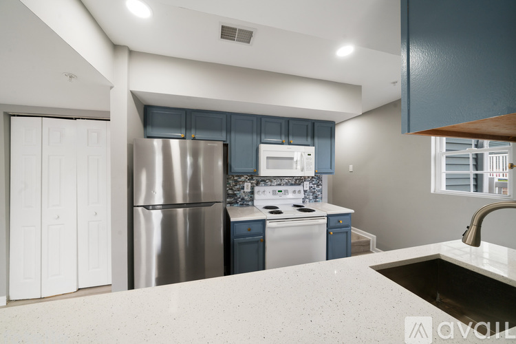 184 North Altamont Avenue 3 Beds Condo for Rent - Photo gallery 5