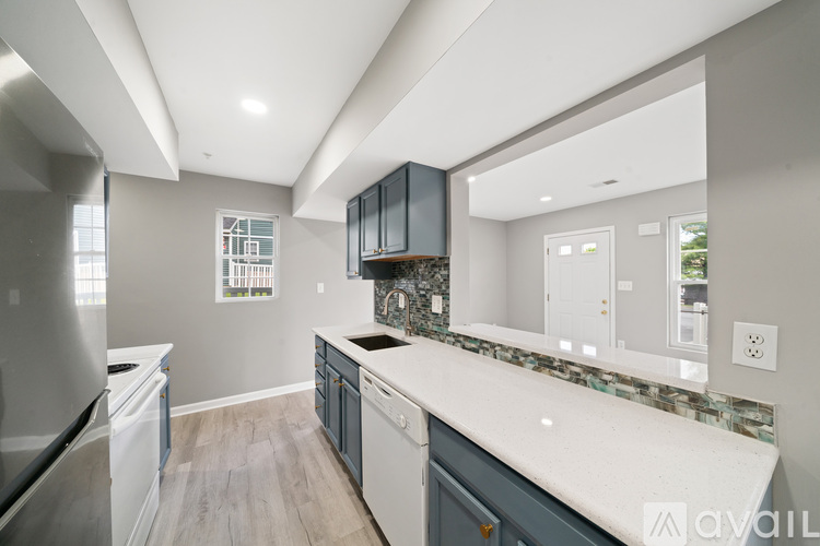 170 North Altamont Avenue 3 Beds Condo for Rent - Photo gallery 4