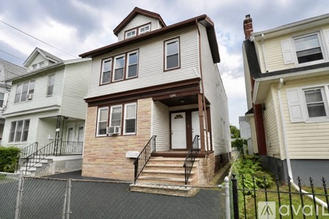 150 Columbia Ave 3 Beds Apartment for Rent