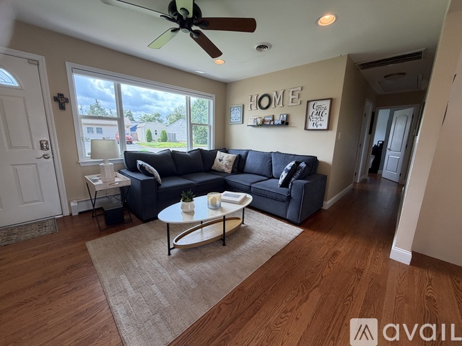 98 Oak Tree Lane 3 Beds Single Family Home for Rent - Photo gallery 4