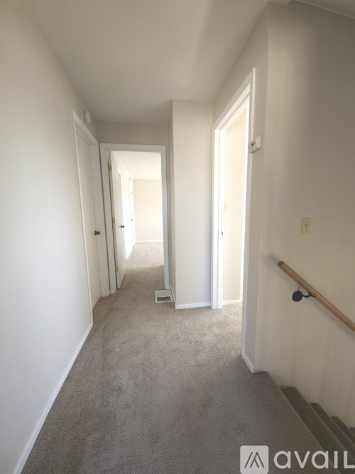 63 Condor Circle 3 Beds Townhouse for Rent - Photo gallery 4
