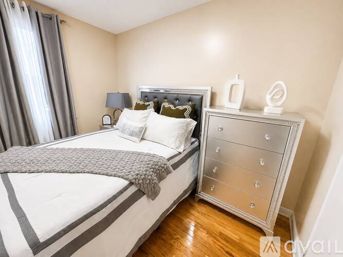 678 East 77th Street 4 Beds Townhouse for Rent - Photo gallery 1