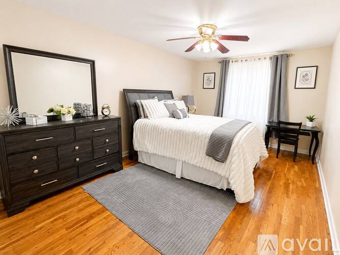 678 East 77th Street 4 Beds Townhouse for Rent - Photo gallery 2