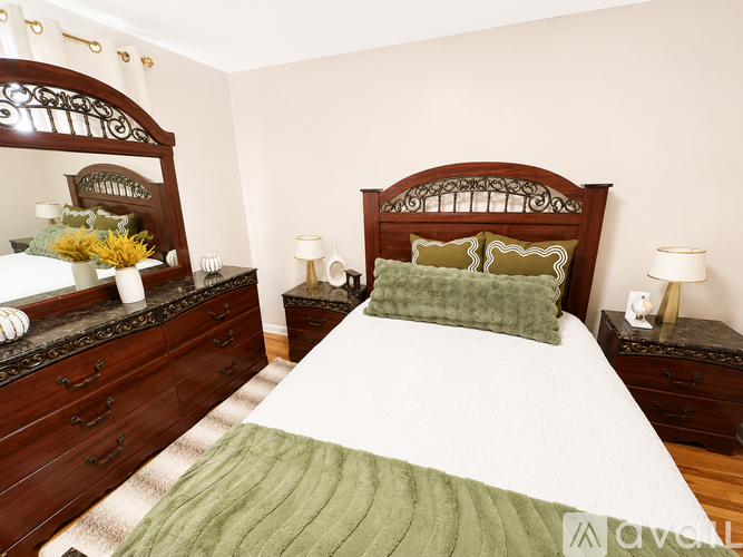 678 East 77th Street 4 Beds Townhouse for Rent - Photo gallery 3