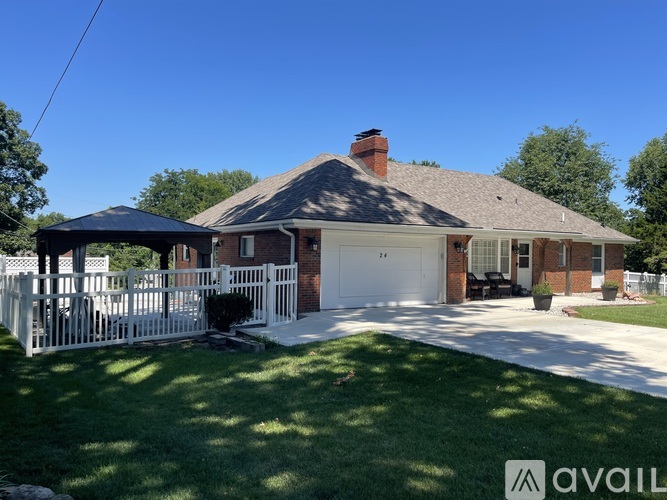24 Northeast Normandy Lane 3 Beds Single Family Home for Rent - Photo gallery 2