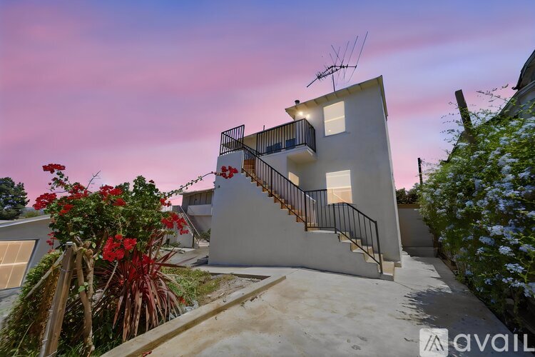 439 South Evergreen Avenue 3 Beds Apartment for Rent - Photo gallery 1