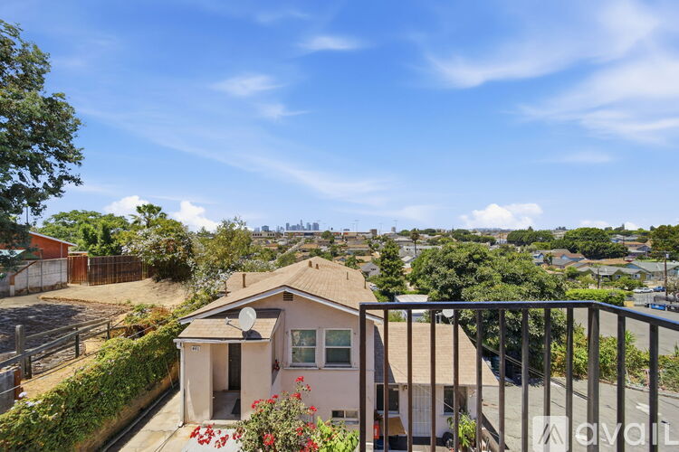 439 South Evergreen Avenue 3 Beds Apartment for Rent - Photo gallery 2