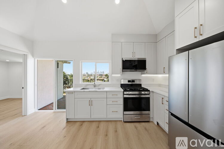 439 South Evergreen Avenue 3 Beds Apartment for Rent - Photo gallery 4