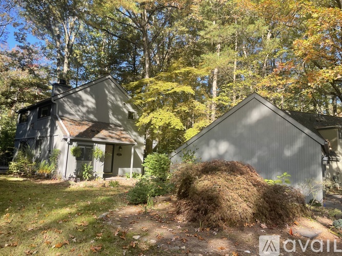 11 Clover Court 3 Beds Single Family Home for Rent - Photo gallery 2