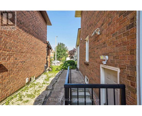 ROOM A - 169 KILLIAN ROAD 1 House for Rent - Photo gallery 4