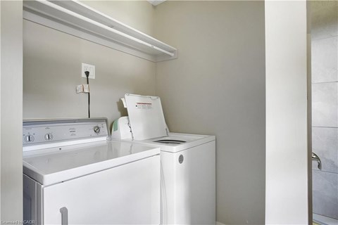 190 Pinebush Rd 3 Beds Apartment for Rent
