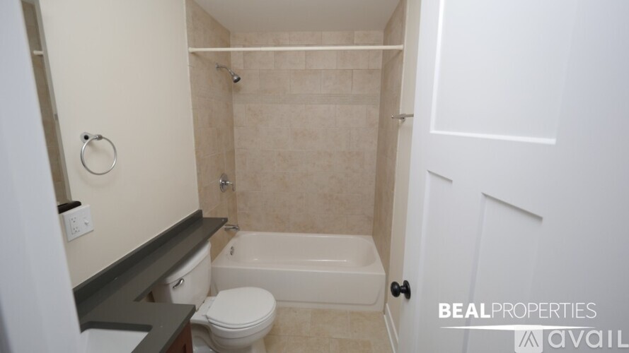555 W Arlington Pl 1 Condo for Rent - Photo gallery 3