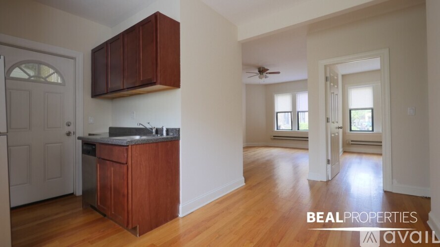 3724 N Pine Grove Ave 1 Condo for Rent - Photo gallery 1