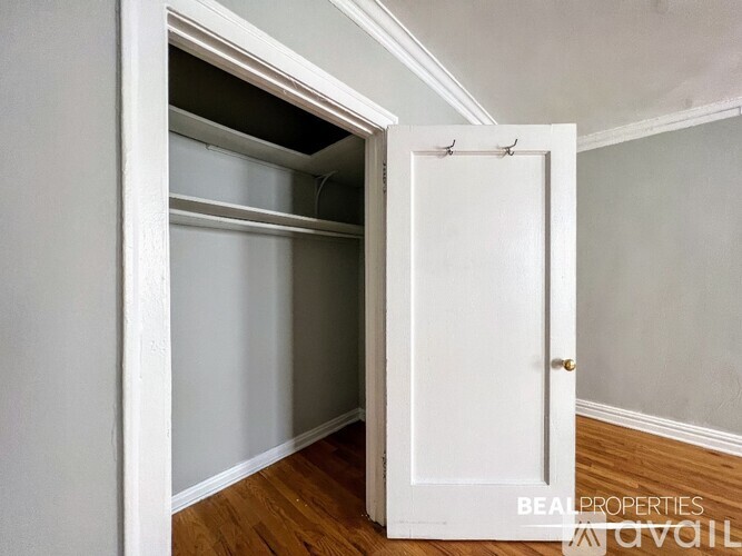 425 W Roscoe St 2 Beds Condo for Rent - Photo gallery 3