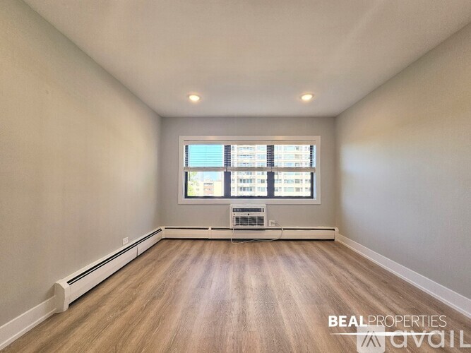 555 W Stratford Pl Studio Condo for Rent - Photo gallery 1