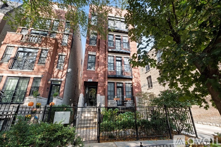 814 West Buckingham Place 2 Beds Condo for Rent - Photo gallery 1