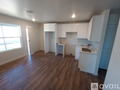 3809 South Hudson Avenue 2 Beds Apartment for Rent