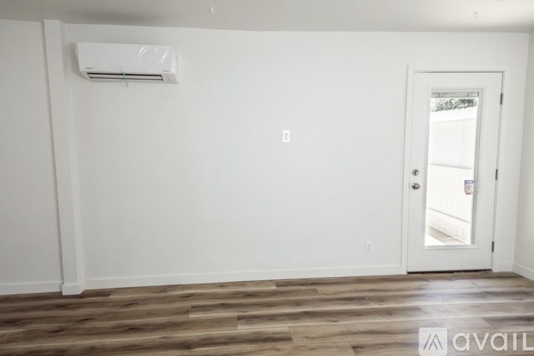 439 South Evergreen Avenue 1 Apartment for Rent - Photo gallery 3