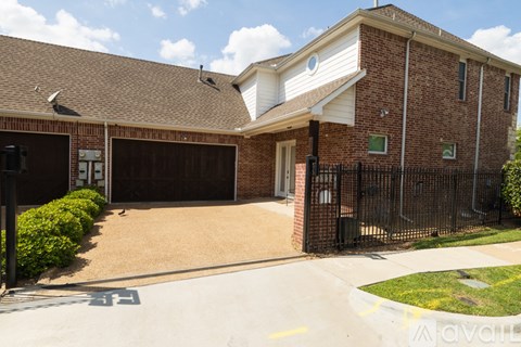 2833 Lee St 4 Beds Apartment for Rent