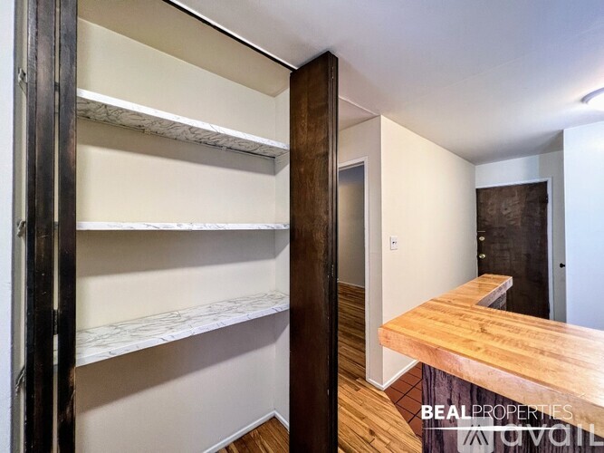 602 W Surf St 2 Beds Condo for Rent - Photo gallery 1