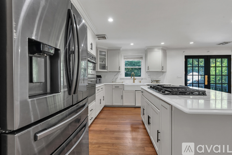 587 Central Ave 3 Beds Single Family Home for Rent - Photo gallery 3