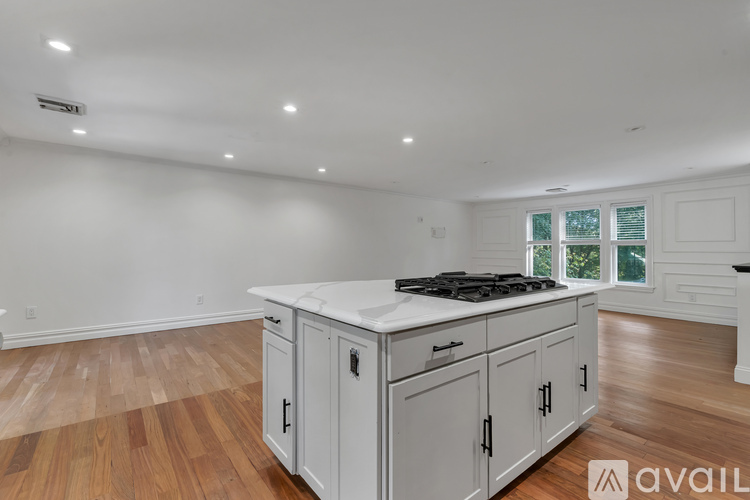 587 Central Ave 3 Beds Single Family Home for Rent - Photo gallery 5