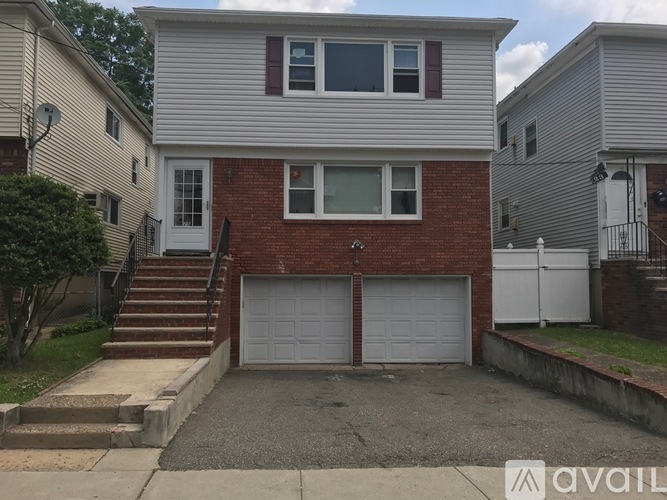 25 Valley Street 3 Beds Single Family Home for Rent - Photo gallery 1
