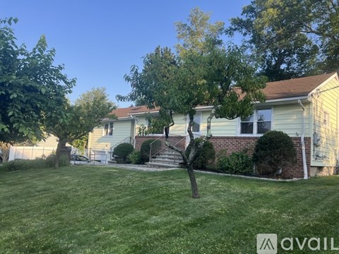 47 Leona Avenue 4 Beds Apartment for Rent
